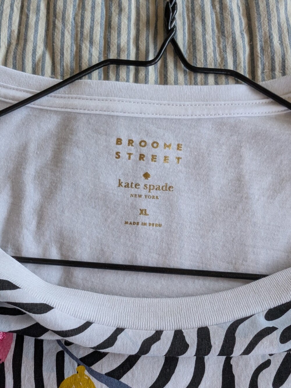 Kate Spade White With Tassels Scarf Print Tee Shirt Size XL - Picture 3 of 5
